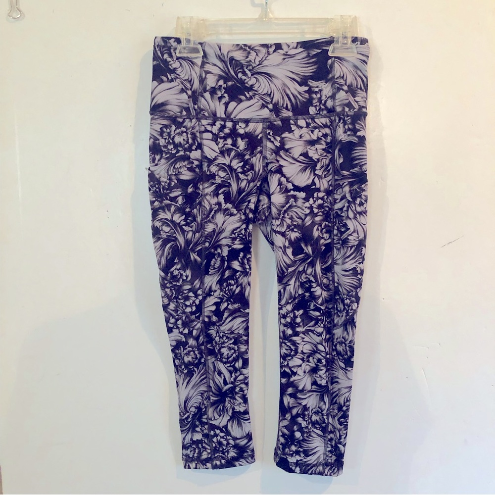 LULULEMON Purple Gray Floral Cropped LEGGINGS 4